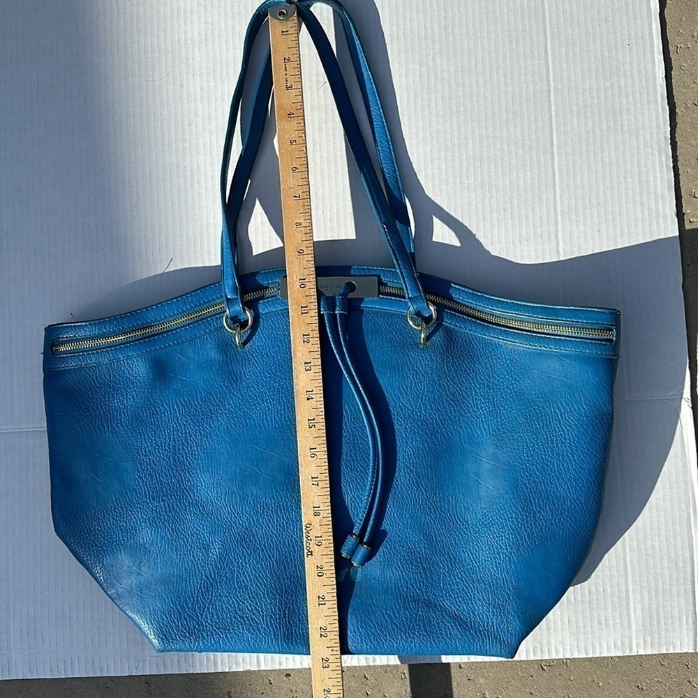 Preloved Olivia + joy  blue tote  bag, double strap gold hardware - Picture 3 of 9